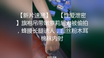 地铁惊现巨婴 手要一直摸着奶子才肯听话 两个戴眼镜的绝配啊都骚