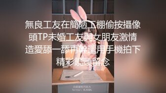  单男约操小夫妻3P，过来先吃点东西再开操，透视装双屌一起舔，前后夹击爆操