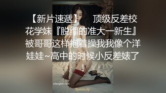  淫娃女友黑丝情趣全程露脸跟狼友发骚互动，主动扒下男友的裤衩舔弄大鸡巴吸蛋蛋