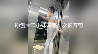 【新片速遞】  2024年，快手泄密，辽宁一个45岁单亲妈妈，【女人火凤凰】，做了十几年女装不赚钱，胸大人骚大尺度