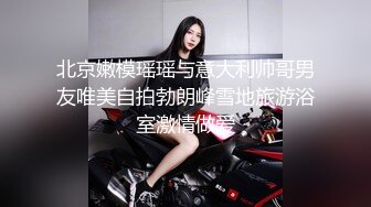 背上纹身牛仔裙小少妇镜头前舔屌舌头灵活张开腿舔逼翘起屁股后入