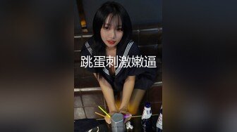 圣诞节妹妹欲望浓烈 哥哥把肉棒掏出来揉捏被发现后猛力吸允