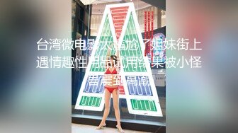 這小貓咪體恤只有大奶妹才能穿出這種效果啊,貓咪被繃的碩大,衣服撩起,大白兔跳出來