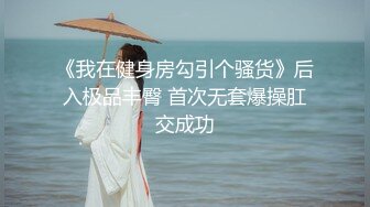 老婆发浪，穿上丝袜叫我发出来给大家看1