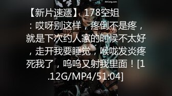 【新速片遞】  满背纹身小姐姐敞开腿让社会小哥舔逼好骚啊，温柔的舔弄大鸡巴，激情上位无套抽插，让大哥压在身下爆草内射