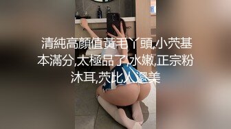 【新片速遞】  极度反差老婆，搔首弄姿，饥渴吃鸡巴，一边回着朋友信息！