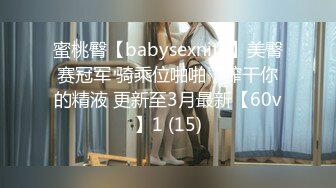 商场女厕全景偷拍牛仔裤,美女的极品微毛小粉鲍