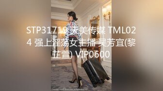 国产AV新片商葫芦影业 HLW-013三个农民工KTV修空调被羞辱当着父亲的面群P高傲母女