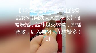 【裙底】痴汉视角，从桌下偷看老婆穿着开档黑丝，真空坐在商场休息区的凳子上张开腿自摸。-Pornhub.com