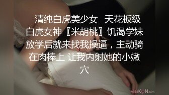 3偷拍嫂子洗澡，竟然发现嫂子两次自慰！揉奶摸逼，欲望得不到满足！