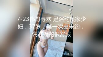 《黑客破解网络摄像头》监控偷拍某公司值班室保安大哥看着监控和媳妇啪啪