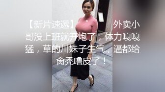  性感红唇骚女两男一女淫乱啪啪，非常迫不及待快过来呀，双屌左右一起交还说真好吃