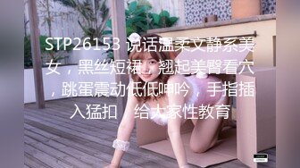  牛仔短裙很有韵味甜美小少妇激情大战，性感黑丝拨开内裤舔逼