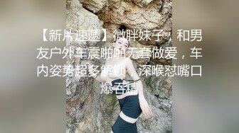 腿上蛇纹身外表清纯很骚小姐姐，长发及腰脱掉小背心扭动