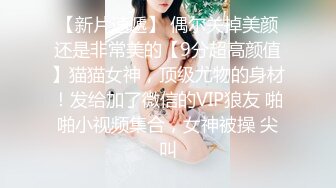  两个颜值妹子偷偷的躲在家里自慰，黑丝诱惑模特身材脚踩道具自慰掰穴