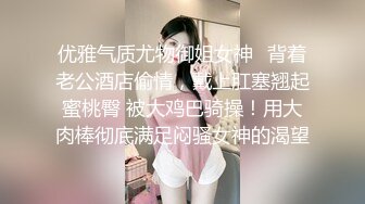 大奶少妇 揉捏奶子翘起屁股掰穴  深喉正入抽插扶屁股 后入大力撞击