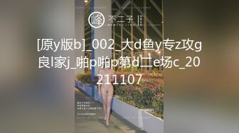 女女 跟我抢厕所 我只能尿杯子了 满满一大杯让岛国女友一口干了 假道具插女友白虎粉逼