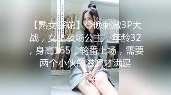 【新速片遞】  楼上的大美女刚刚遛狗回来❤️一弯腰竟然看到她没穿内裤大肥B出现在眼前