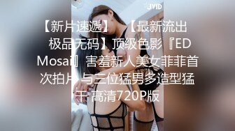 《母子乱伦》小伙下药迷翻妈妈❤️懂事以后第一次完完整整看妈妈的裸体❤️想不到妈妈下面毛毛那么少