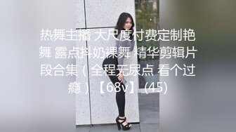 迷死人的小骚货露脸勾引大哥激情啪啪，黑丝情趣骚奶子让大哥无情抽插，干的太猛了把套子弄逼里抠出来好刺激