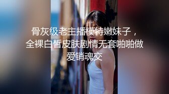 00后极品母狗，穿着红色情趣皮衣做爱，听叫声就很爽