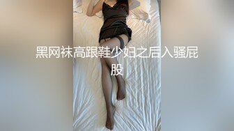 潜入单位女厕近距离偷窥漂亮的美女同事的小嫩B