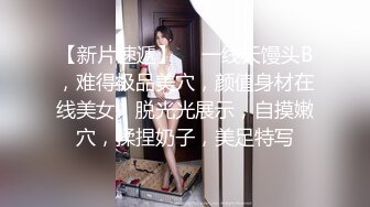  喂不饱的极品少妇露脸跟大哥激情啪啪，无毛白虎蝴蝶逼道具抽插按摩棒自慰