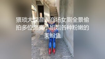 绿帽看着妻子被单男亲吻调情，并且内射，全程睡一旁的妻姐助攻调情，中途还有一段粉丝妻子电话查岗{真实意外}，最后后老婆对着绿帽老公大喊被搞内射了，被单男再度强制接吻！