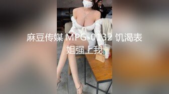 胖虎东南亚越妹小皮鞭头套项圈玩SM，跪着舔脚辫子抽打，骑脸舔逼粉色奶头大奶子，上位骑坐快速抽插后入翘臀