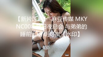 香艳美妻和老公开房，俩人还挺幽默的，看着电视乐呵的不行，同时美妻用美脚蹭鸡巴，手伸进去撸，想做爱啦！