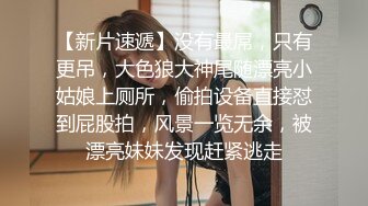 【新速片遞】  很哇塞的极品小女人露脸了，情趣诱惑狼友，舔脚舔假鸡巴，前后坐插假阳具浪叫呻吟，道具抽插高潮不断好刺激