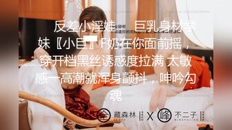 摸着女友的奶侧入她