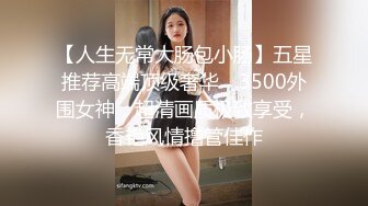 玩的很嗨的嫂子伺候大哥啪啪，温柔的舔弄大鸡巴让大哥无套抽插，抠逼爆菊花，按摩棒摩擦，掰开逼逼让大哥尿