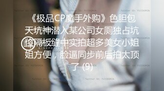 [在线]表嫂中午给我送东西时穿着性感小短裙，JB都硬了忍不住抱在阳台上直接开C! 1V