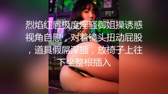 风骚小美女CD甜甜下面长着根小鸡鸡，把鸡鸡锁起来然后慰菊，这波操作很高潮  淫语诱惑！！