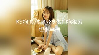 母狗老婆张开双腿自慰, 被老公揉骚逼特写