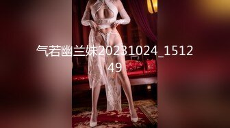 【新片速遞 】   蜜桃臀母狗少妇乖巧听话舔弄大鸡巴，让大哥压在身下无套抽插，激情上位逼推大鸡巴滑进阴道爆草抽插浪叫不止