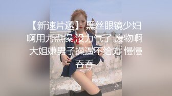  剧情妹妹生病发烧，迷迷糊糊，偷偷摸进房间操逼，扒掉内裤白虎嫩穴