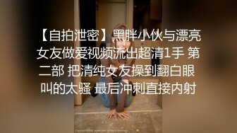 风骚少妇镜头前求狼友草她，全程露脸丝袜情趣装诱惑，道具不停抽插骚穴浪叫呻吟表情很骚，撅着屁股勾搭好骚