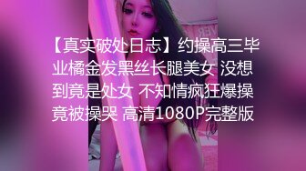 短发韵味十足的轻熟女，躺在床上露脸自慰，逼逼湿漉漉的淫水白带顺着逼逼流出来，口交无套啪啪，内射拍摄细节