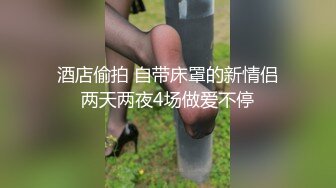 小可爱去公厕尿尿时被两个小混混强暴