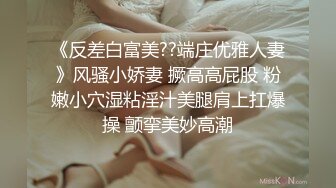 公厕吃两鸡，无人现场