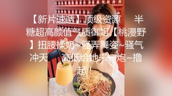 双胞胎姐妹相约婚纱店试婚纱