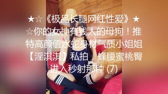 大学女厕全景偷拍多位漂亮学妹的各种美鲍鱼 蓝色花裙子