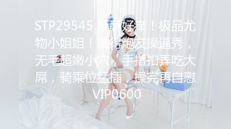 公园女厕偷窥热裤少妇的黑鲍鱼黑逼缝张着大口