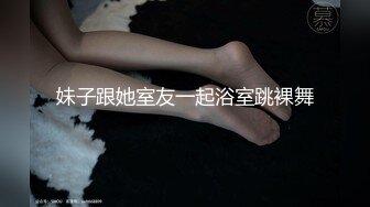 眼镜气质美女刚睡醒穿着内内来到厨房大白天就被猛男友用粗大鸡巴操进阴道征服干出了高潮