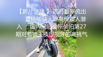 半夜带着亲妹到滨海公园海边散步 情不自禁吃起肉棒 半途被保安发现落荒而逃！