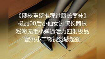 这妞子长的够靓，背上还有诗词呢，全程露脸诱惑狼友发骚，揉奶玩逼掰开骚穴给狼友看，表情好骚，呻吟可射