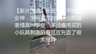 喜欢边吃边干的小姐姐