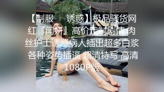 娇小身材甜美嫩妹情趣装黑丝激情啪啪，深喉口交非常享受，翘起屁股扭动手指扣逼，上位骑乘打桩机猛操美臀